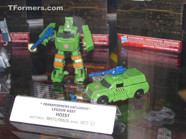 Sdcc 2012 Toys R Us Transformers Generations Asia Exclusive Hoist 1  (35 of 141)